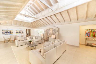 Luxury Villa Photo #10