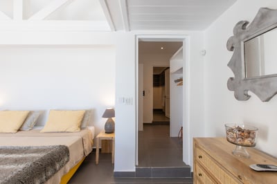 Luxury Villa Photo #9