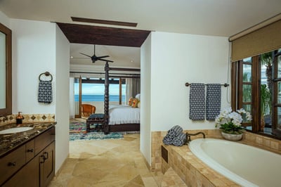 Luxury Villa Photo #39