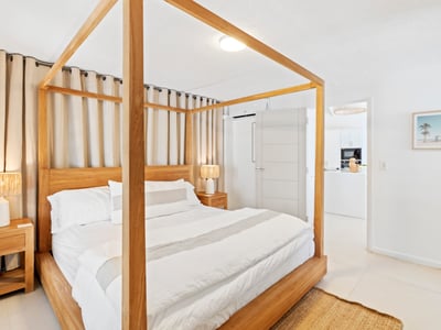 Luxury Villa Photo #28