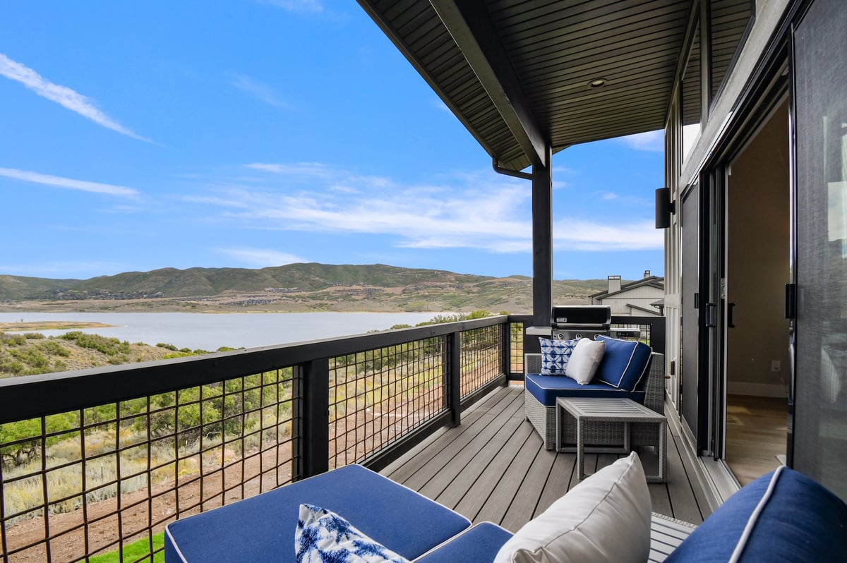 Mayflower Lakeside 942