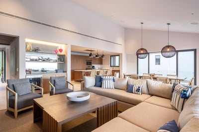 Luxury Villa Photo #18