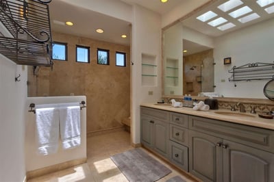 Luxury Villa Photo #26