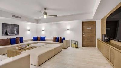 Luxury Villa Photo #14