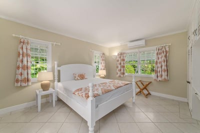 Luxury Villa Photo #18