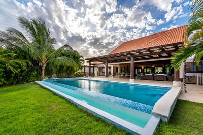 Luxury Villa Photo #3