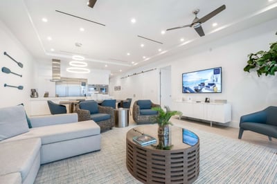 Luxury Villa Photo #6