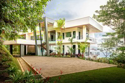 Luxury Villa Photo #3