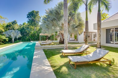 Luxury Villa Photo #7