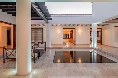Luxury Villa Photo #19