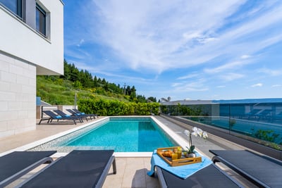 Luxury Villa Photo #9