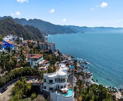 Luxury Villa Photo #2