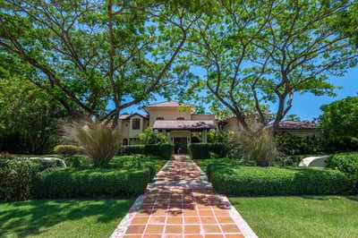 Luxury Villa Photo #30
