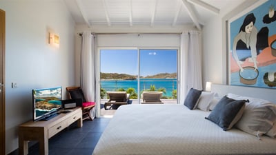 Bedroom 2: King size bed, air conditioning, HD-TV, Apple TV, dressing room, programmable safe. Adjoi