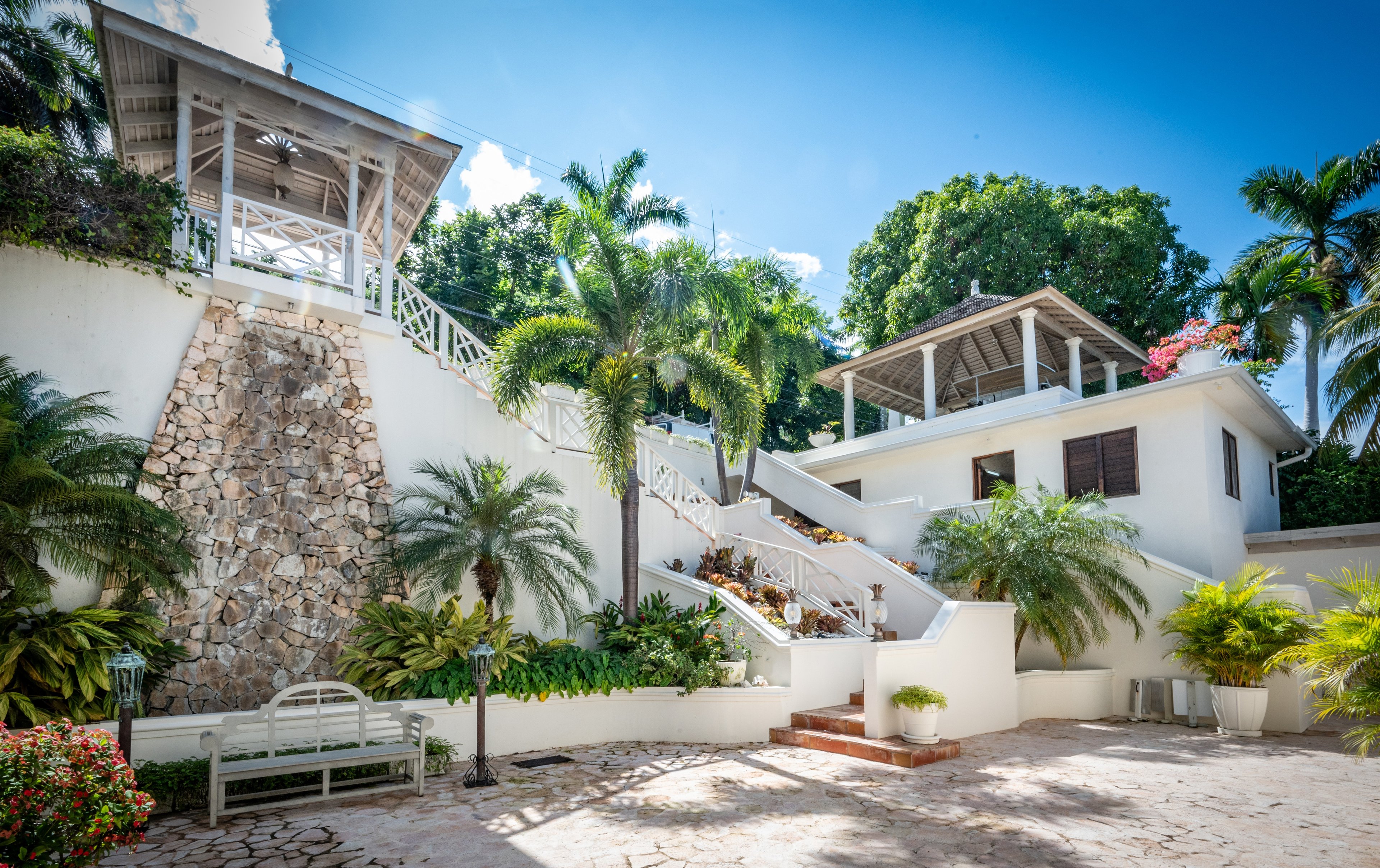 Pineapple House - 3