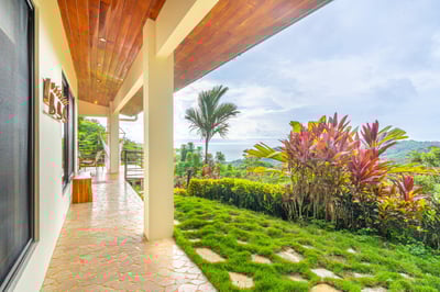 Luxury Villa Photo #39