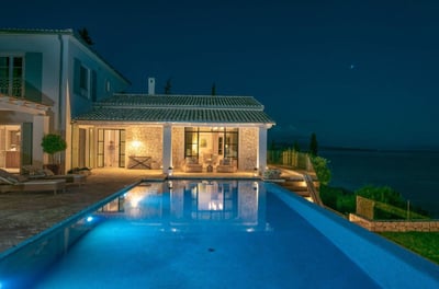 Luxury Villa Photo #4