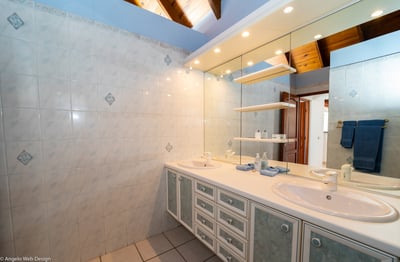 Luxury Villa Photo #28