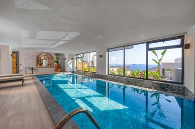 Luxury Villa Photo #14