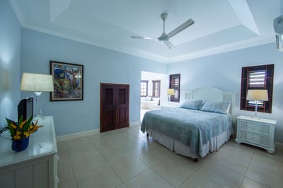 Luxury Villa Photo #16