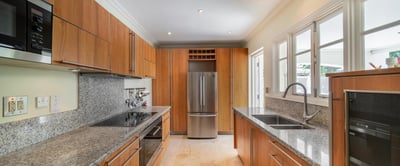 Luxury Villa Photo #4