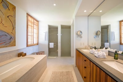 Luxury Villa Photo #38