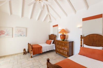 Luxury Villa Photo #40