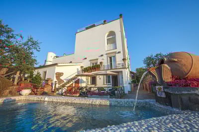 Luxury Villa Photo #6