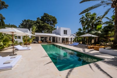 Luxury Villa Photo #2
