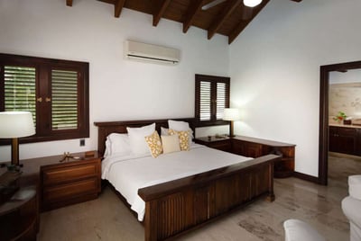 Luxury Villa Photo #17