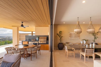 Luxury Villa Photo #6
