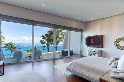 Luxury Villa Photo #18