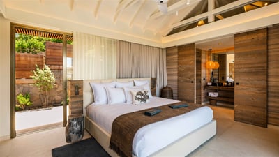 Luxury Villa Photo #38