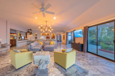 Luxury Villa Photo #23