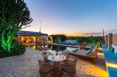 Luxury Villa Photo #3