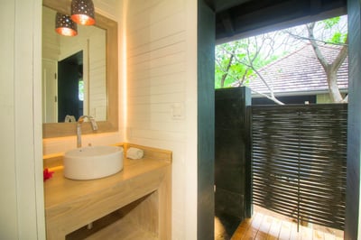 #8. Refreshing open-air shower!