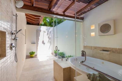 Luxury Villa Photo #28
