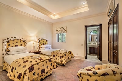 Luxury Villa Photo #24