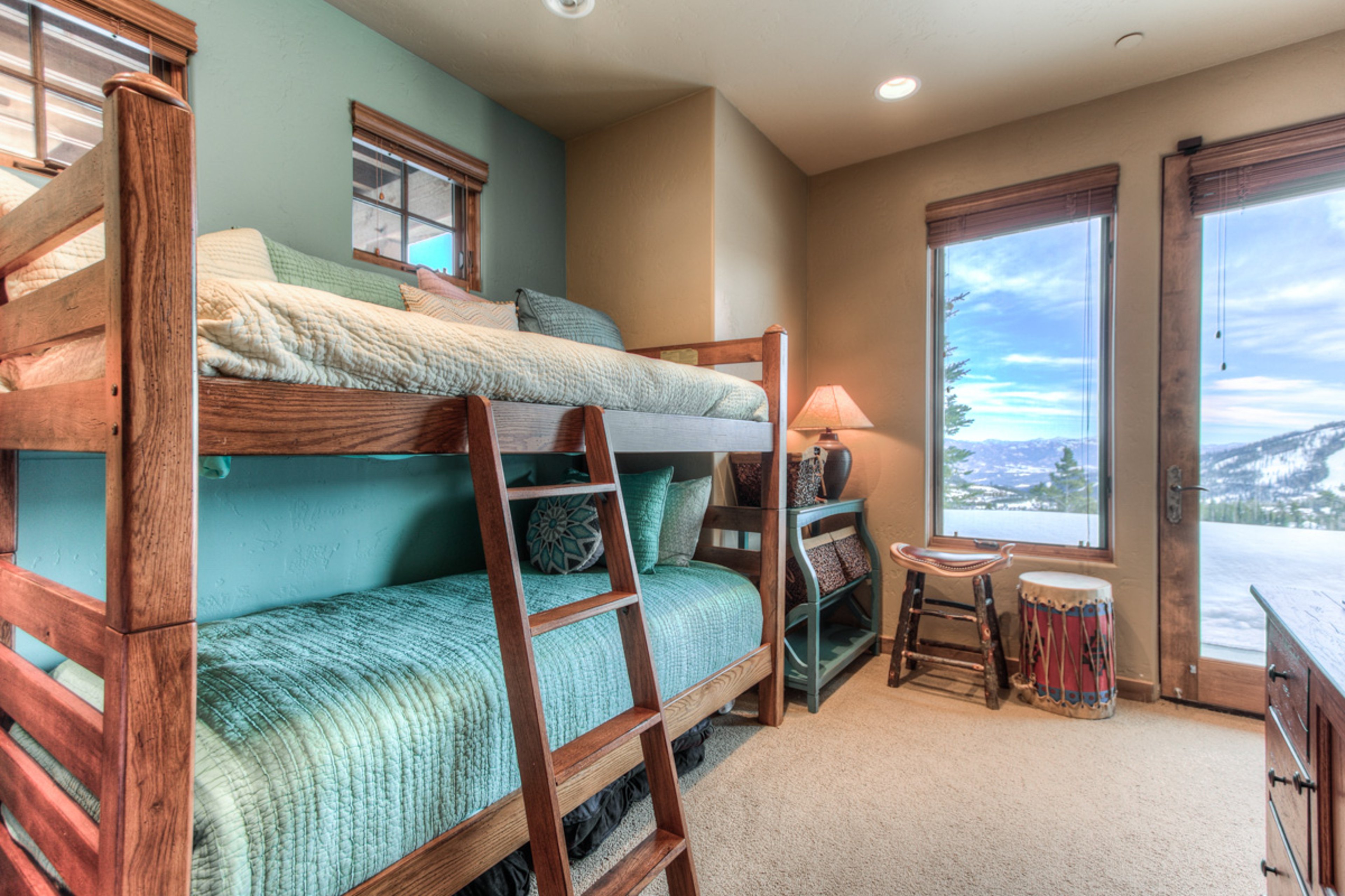 Montana Mountain View Luxury Suite - 20