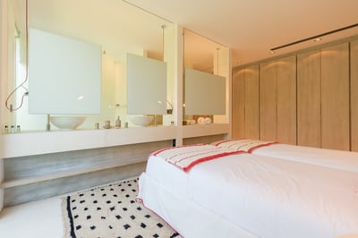 Luxury Villa Photo #34