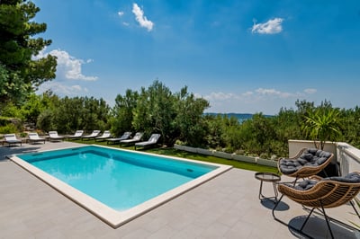 Luxury Villa Photo #4