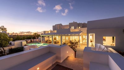 Luxury Villa Photo #4