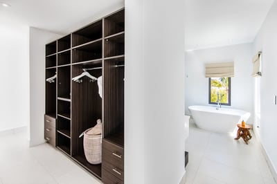 Luxury Villa Photo #23