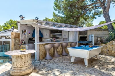 Luxury Villa Photo #9