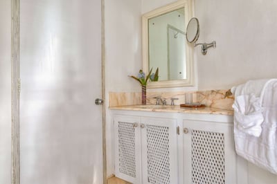 Luxury Villa Photo #15