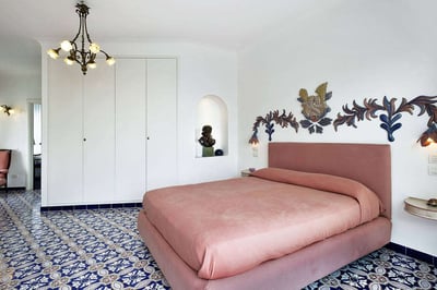 Luxury Villa Photo #13