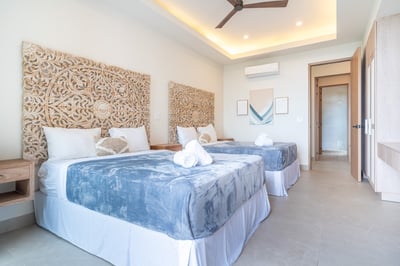 Luxury Villa Photo #32