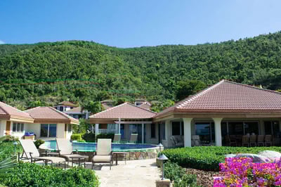 Mahoe Bay,Beachcomber