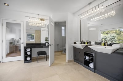 Luxury Villa Photo #32