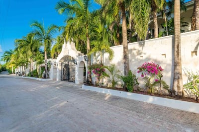 Luxury Villa Photo #79